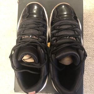 Air Jordan coral 11 size 7